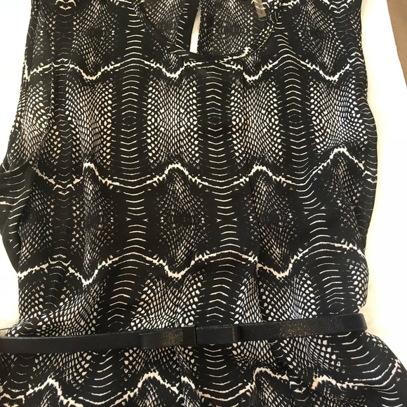 Vince Camuto Sleeveless Snake Print Blouse - Picture 5 of 6